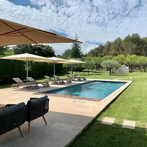 Bed & Breakfast Le Jardin Des Amandiers, Châteaurenard